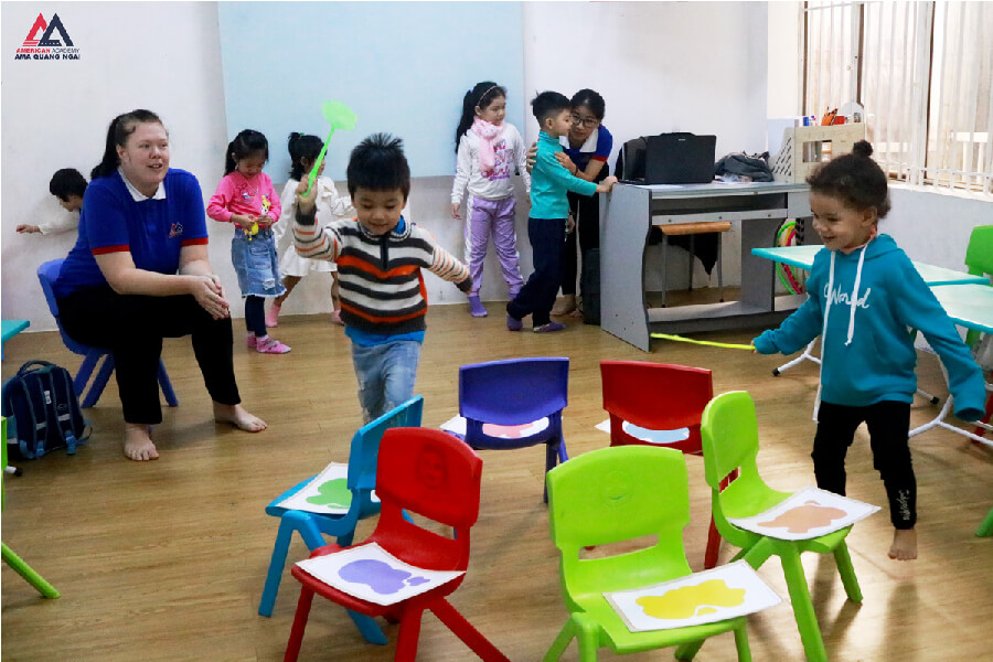 Hình ảnh lớp tiếng Anh mẫu giáo